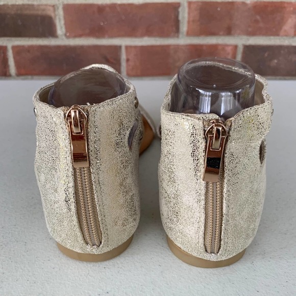 Journee Collection Gold Back zip T-Strap Flat Sandals Women's US 7.5 NEW - Picture 5 of 8